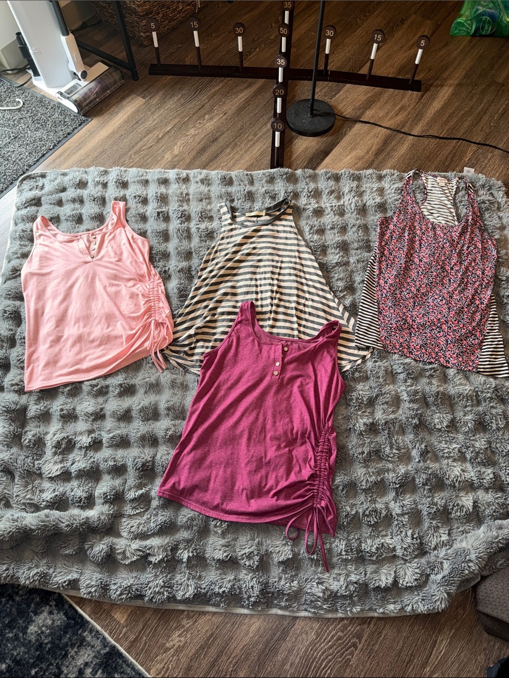 Women’s size large  4 tank lot.